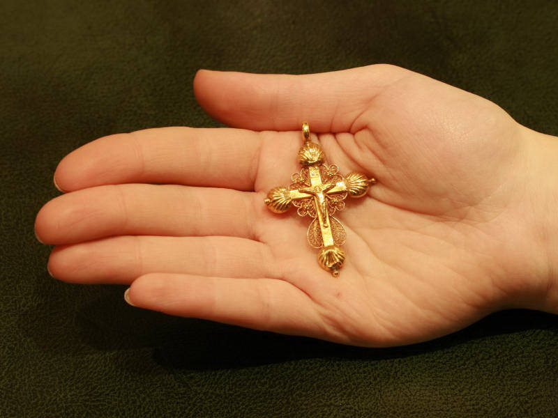 French 18th Century gold filigree crucifix cross (image 4 of 4)