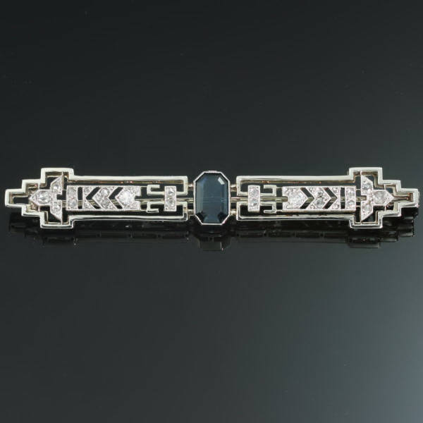 French Art Deco bar brooch with sapphire and diamonds in Japanese style