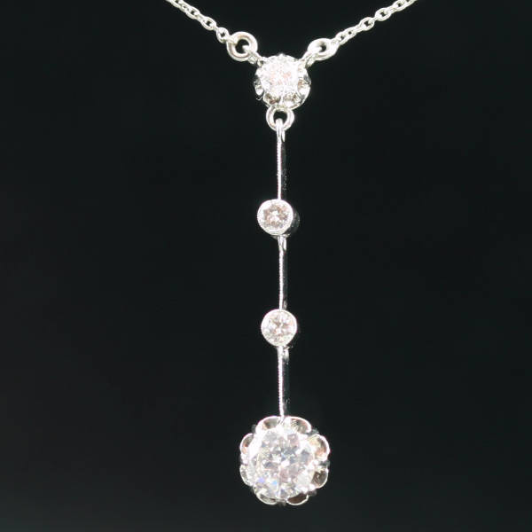 Charming Art Deco diamond platinum pendant