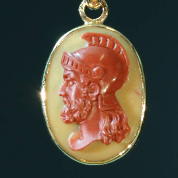 Great quality Victorian hard stone cameo with portrait of Roman or Greek warrior