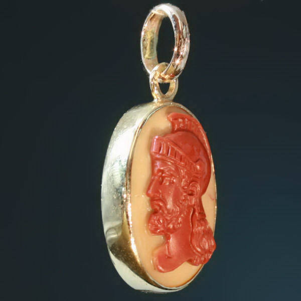 Great quality Victorian hard stone cameo with portrait of Roman or Greek warrior