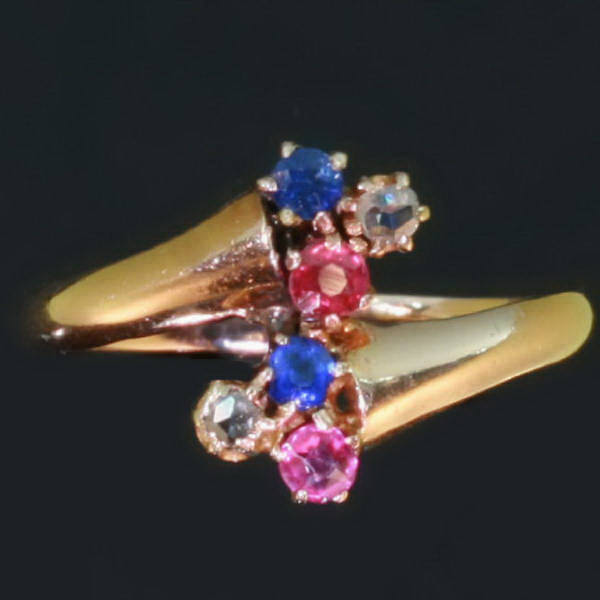 Three color Victorian ring in red gold with ruby, sapphire and rose cut diamonds