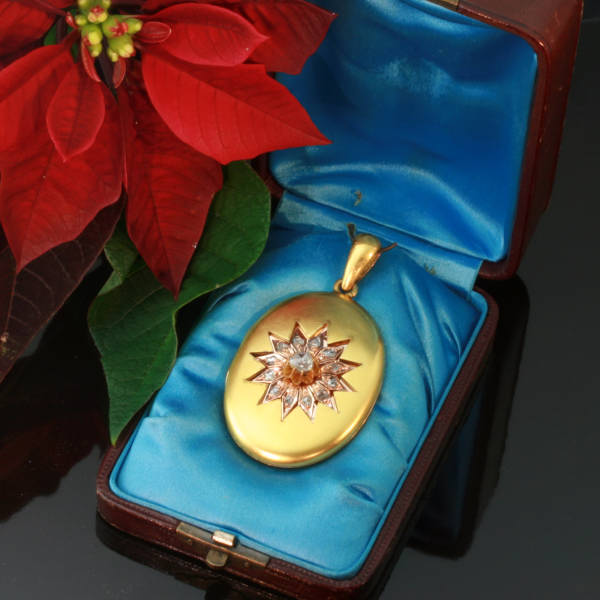 Magnificent two tone gold Victorian locket with rose cut diamond star motif (image 3 of 7)