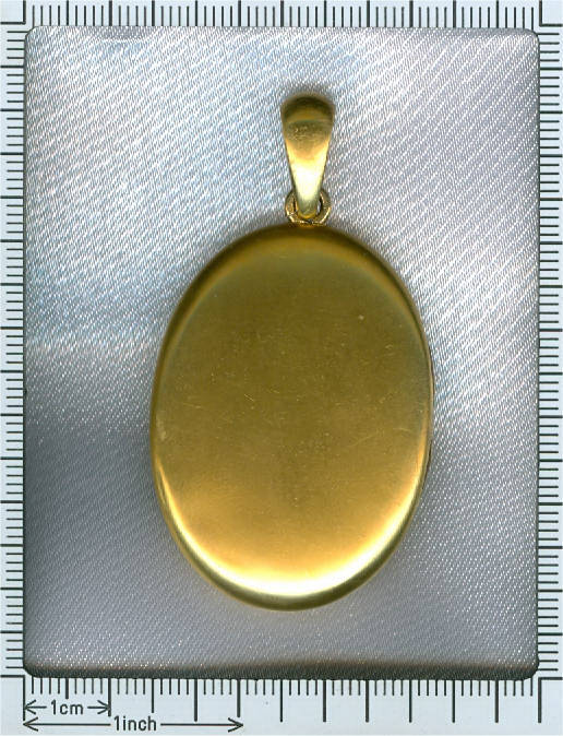Magnificent two tone gold Victorian locket with rose cut diamond star motif (image 4 of 7)