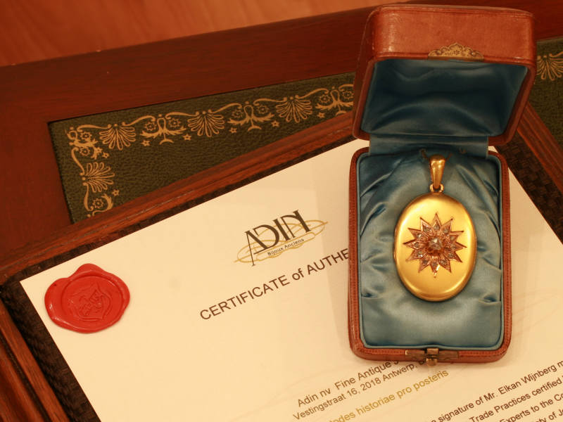 Magnificent two tone gold Victorian locket with rose cut diamond star motif (image 5 of 7)