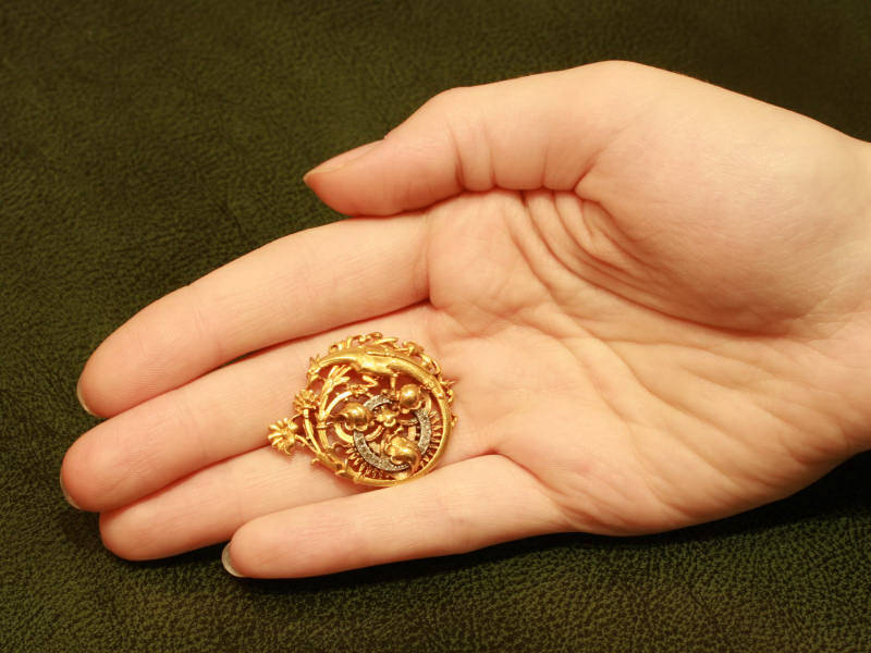 Elegant Victorian phoenix or griffin brooch with floral ornaments and rose cut diamonds (image 2 of 4)