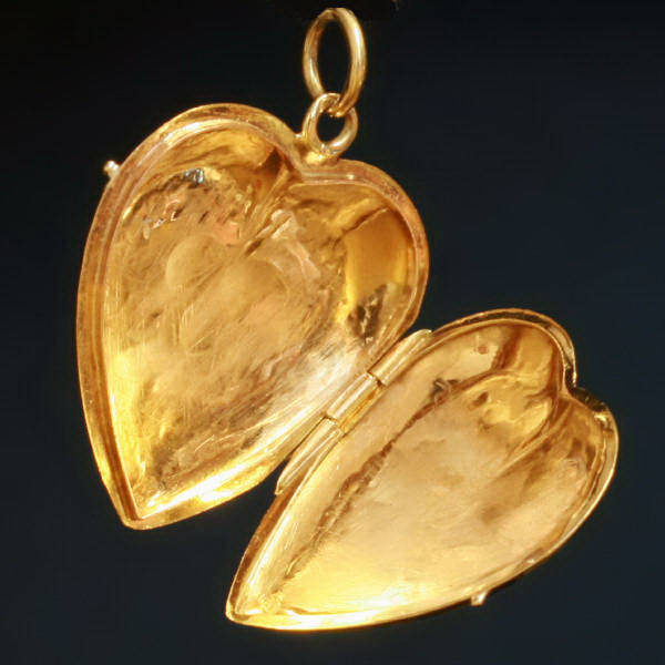 Skillfully engraved gold French Victorian heart shaped locket