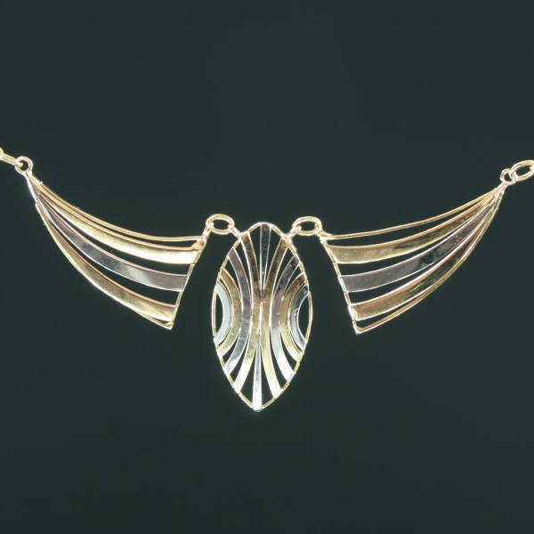 Elegant French Art Deco necklace in white and yellow gold