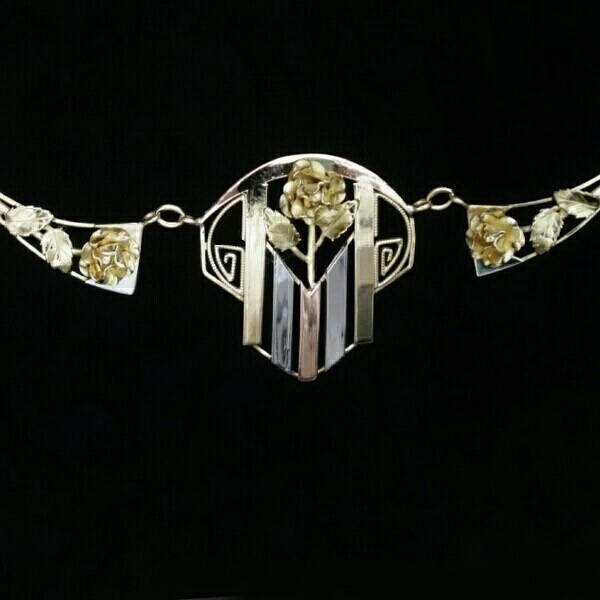 Decorative drapery Art Deco necklace in three colors gold