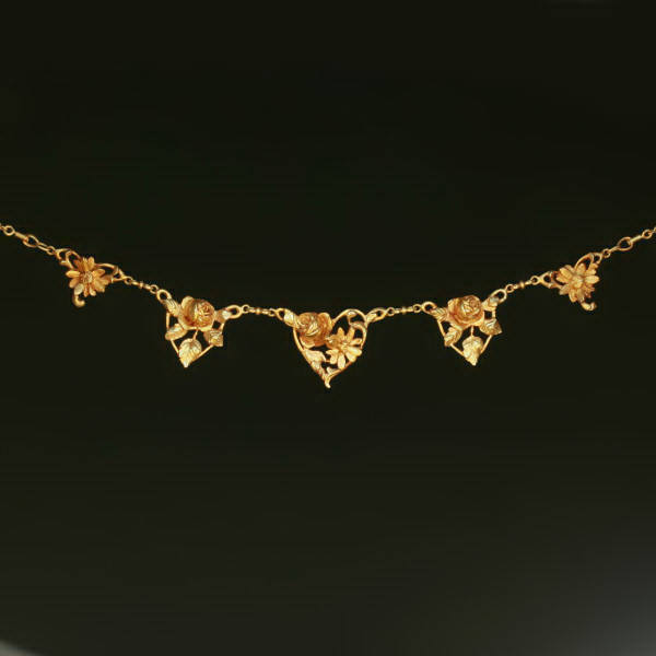 Late Victorian, early Art Nouveau turn of the century necklace with rose motives