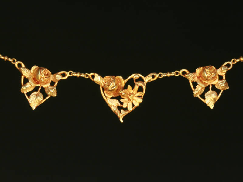 Late Victorian, early Art Nouveau turn of the century necklace with rose motives (image 2 of 7)