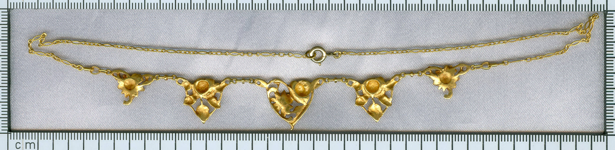 Late Victorian, early Art Nouveau turn of the century necklace with rose motives (image 7 of 7)