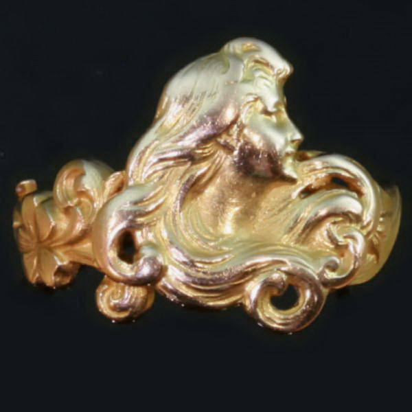 Gold Art Nouveau ring made in France, the nursery of Art Nouveau style