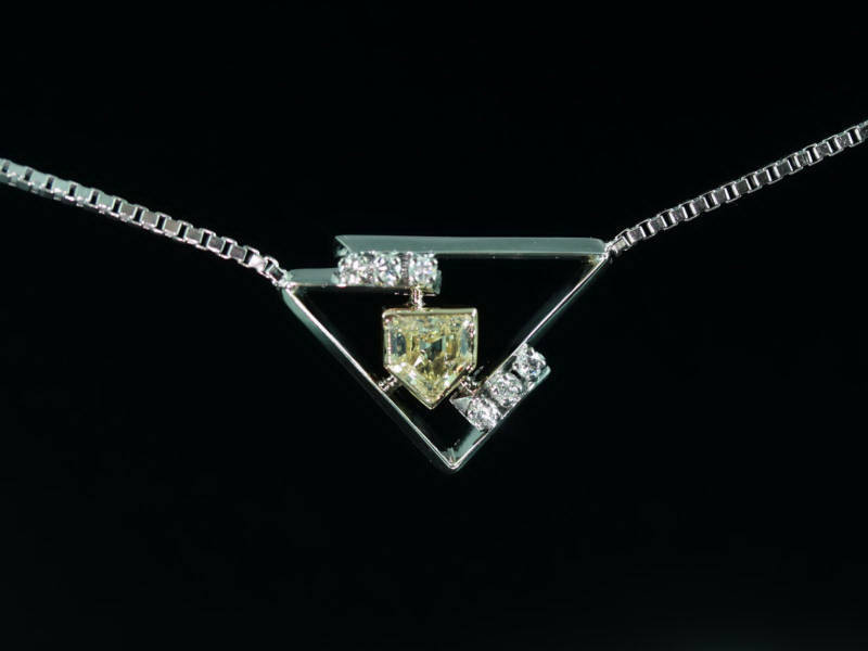 Gold pendant, typically modern Seventies design with fancy cut and color diamond