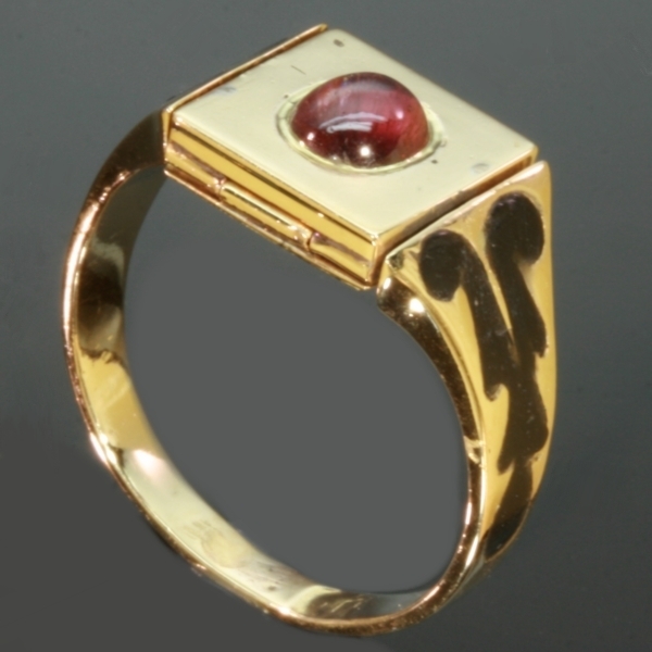 Two faced antique poison ring with hidden place made just after French ...