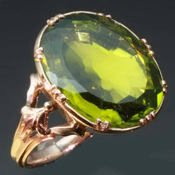 Early Victorian magnificent peridot red gold antique ring (image 3 of 10)