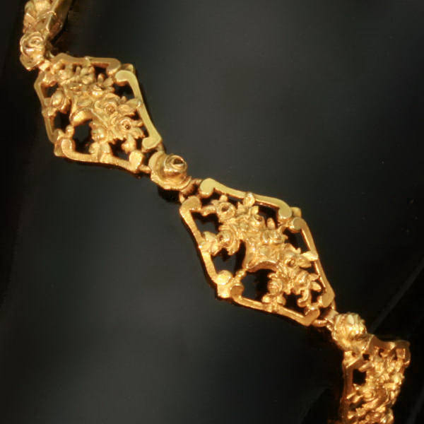 Antique flowers gold link bracelet 18kt yellow gold