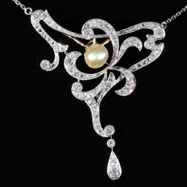 Graceful platinum Art Nouveau diamond pendant Strong design Jugendstil necklace