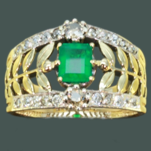 High class antique engagement ring with diamonds and top quality emerald