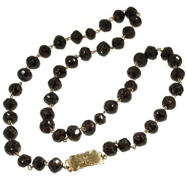 antique garnet bead necklace