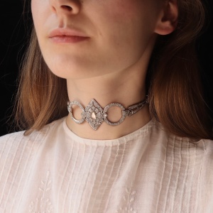 Roaring Twenties Glamour: Vintage Art Deco Diamond Dog Collar Necklace & Headpiece