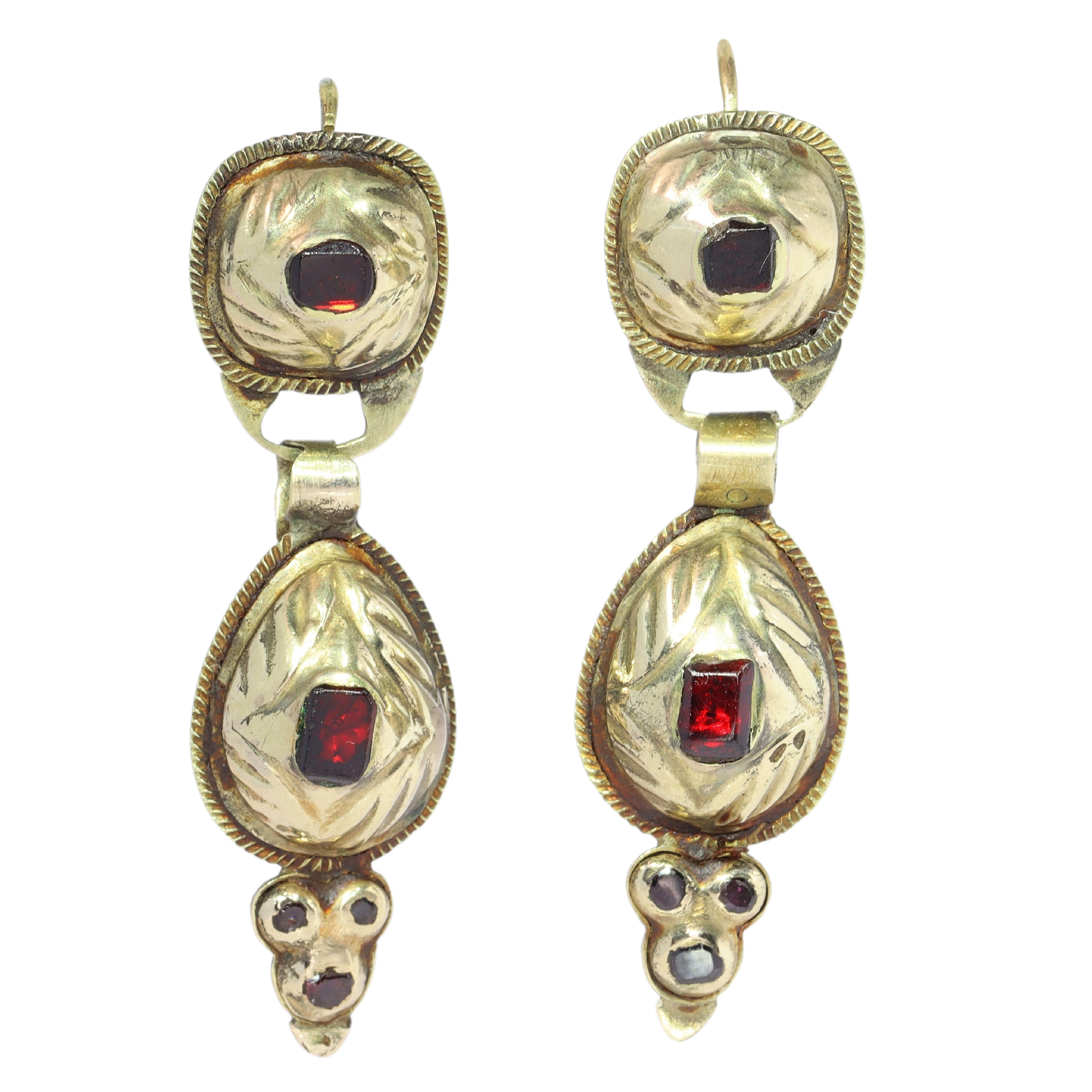 Mid-18th-Century Iberian Earrings – Garnets in Gold with Chased Floral Backs