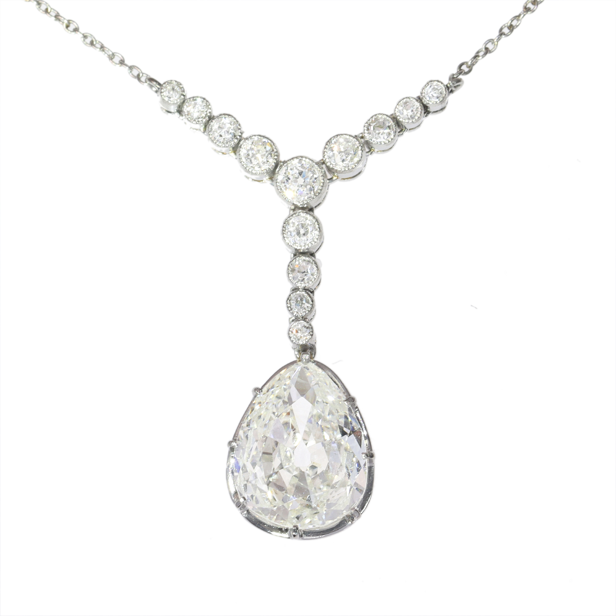 Art Deco Platinum Necklace with Pear-Shaped Diamond, Circa 1920 – Timeless Elegance