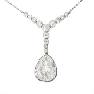 Art Deco Platinum Necklace with Pear-Shaped Diamond, Circa 1920 – Timeless Elegance