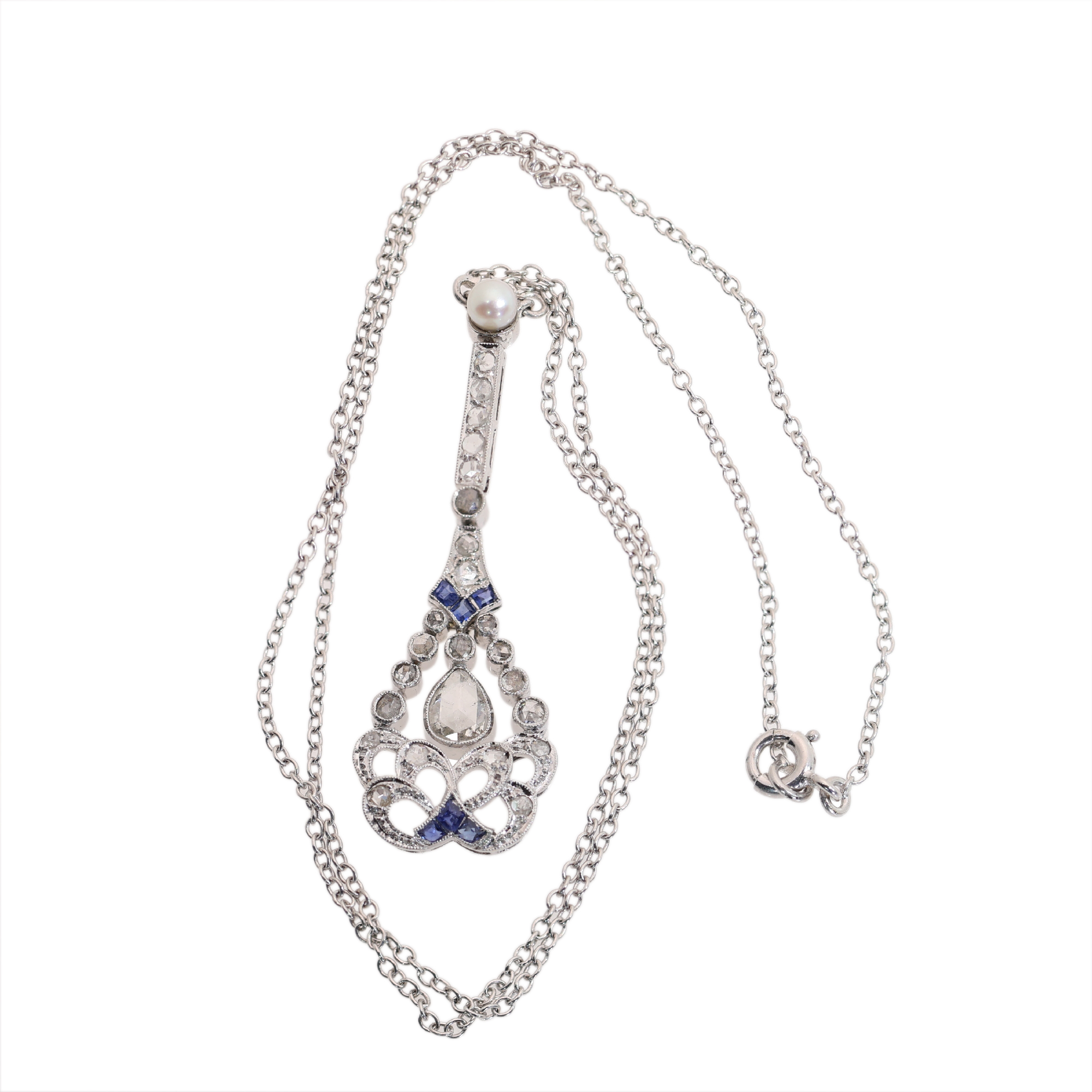 Belle Époque to Art Deco platinum pendant with rose cut diamonds, ca. 1920