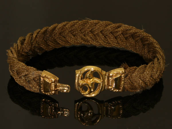 Unpretentious Victorian weaved hair bracelet