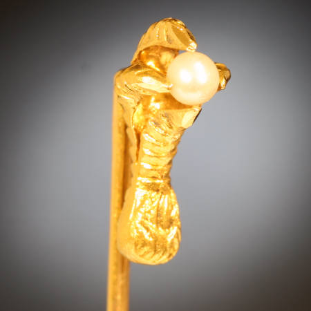 PEARL IN FRENCH 18K EAGLE'S CLAW STICK PIN